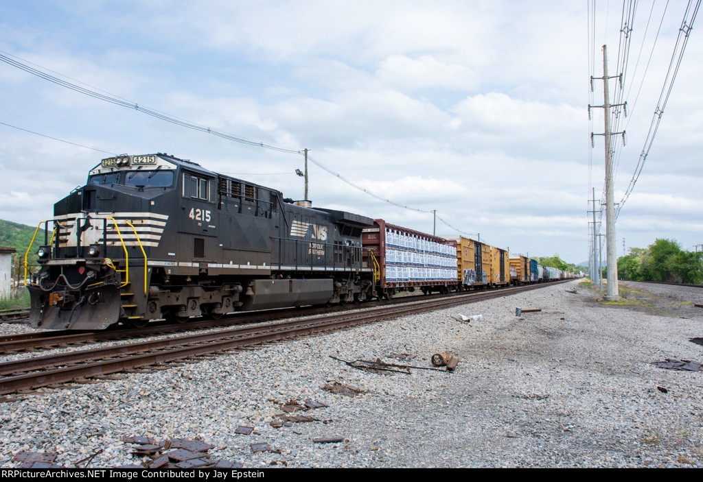 NS 4215 shoves hard n the rear of 118